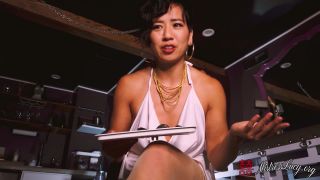 Señora Lucy Khan - Sé una basura para mí - ManyVids