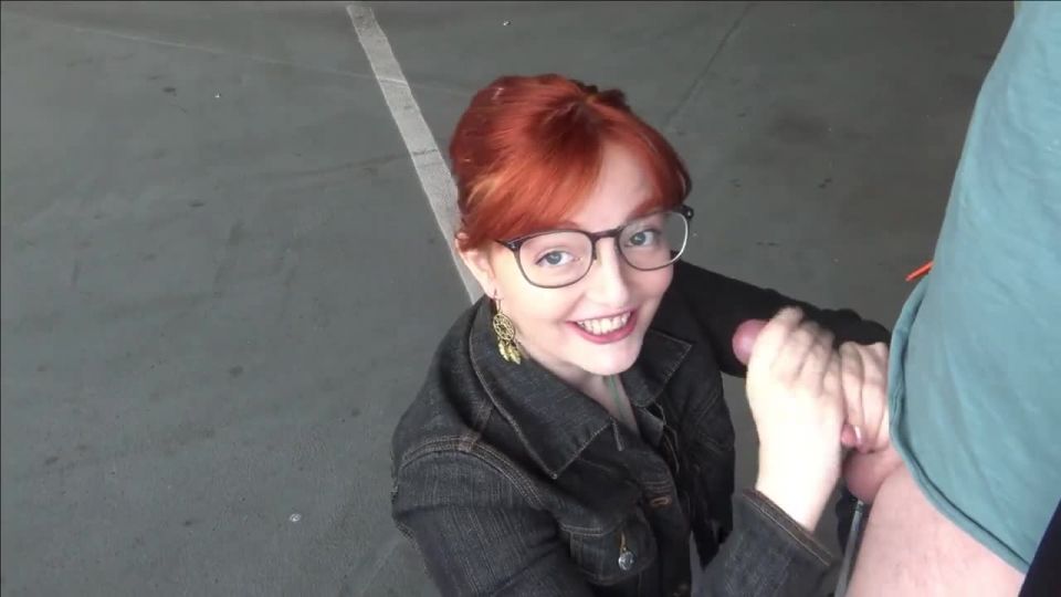 Iva Sunshine - Mamada pública - Mamada