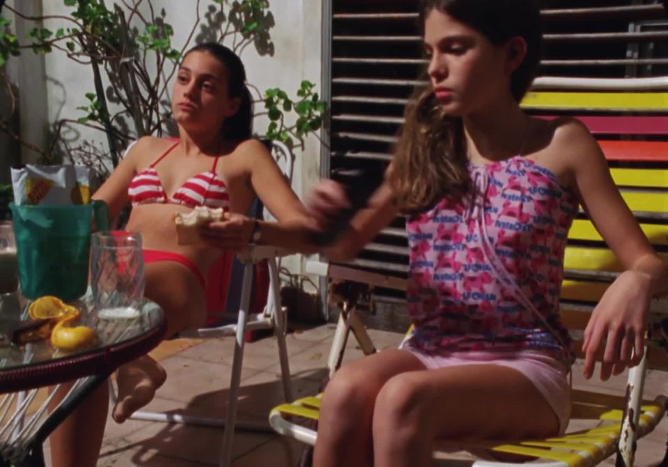 Agustina Merediz, Ailin Marmorato - El patio (2004) HD 1080p - (Porno de Celebridad)
