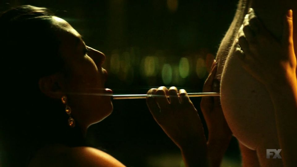 Becky O'Donohue, Andrea Bogart, Catherine Chen, etc - Snowfall s01e01 (2017) HD 720p!!!