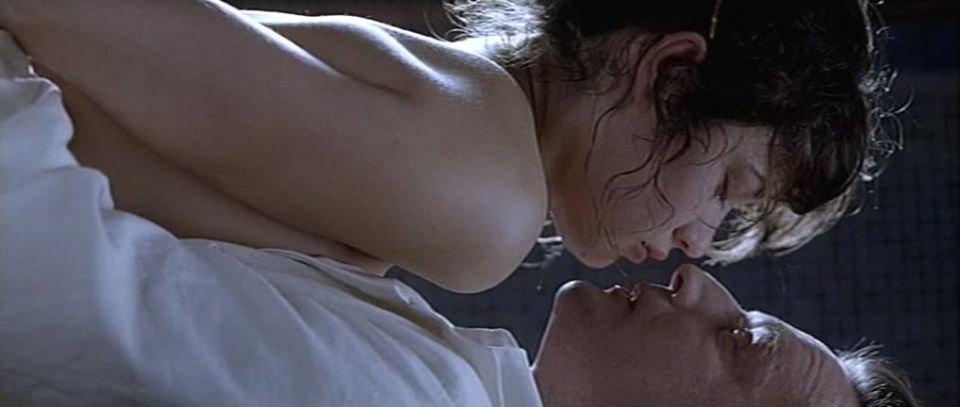 Olga Kurylenko – El Dedo Anillo (2005) - (Porno Celebridad)