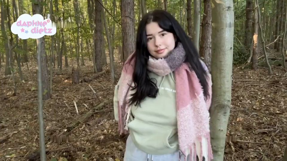 [K2S.CLUB] DaphneDietz - Mein erstes Mal im Wald - OUTDOOR TEEN & NATURSEKT - HD 720P