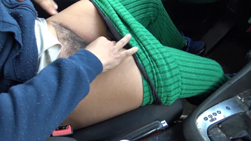 7156 Madre Tetera Caliente muestra su coño peludo a su 18 años de edad...