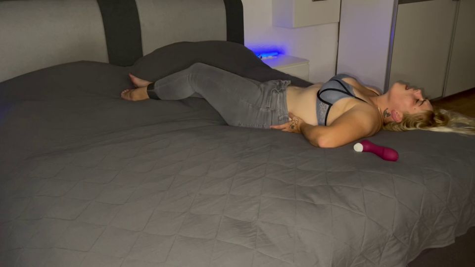 Bonieclydeerotik - Selbstbefriedigung Bett - Ich Komme Zweimal 720P - Alemania