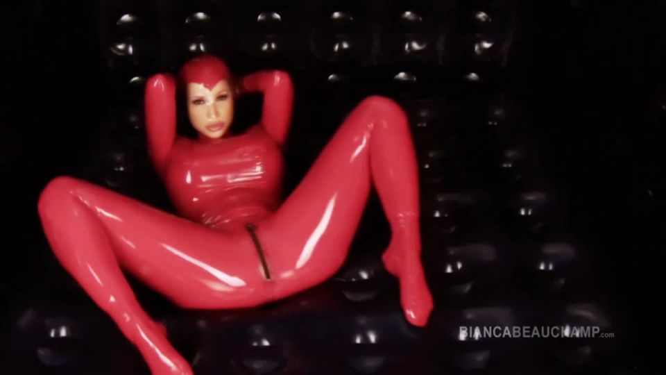 [GetFreeDays.com] bianca-beauchamp 2010 máscara roja-latex lesbianas porno