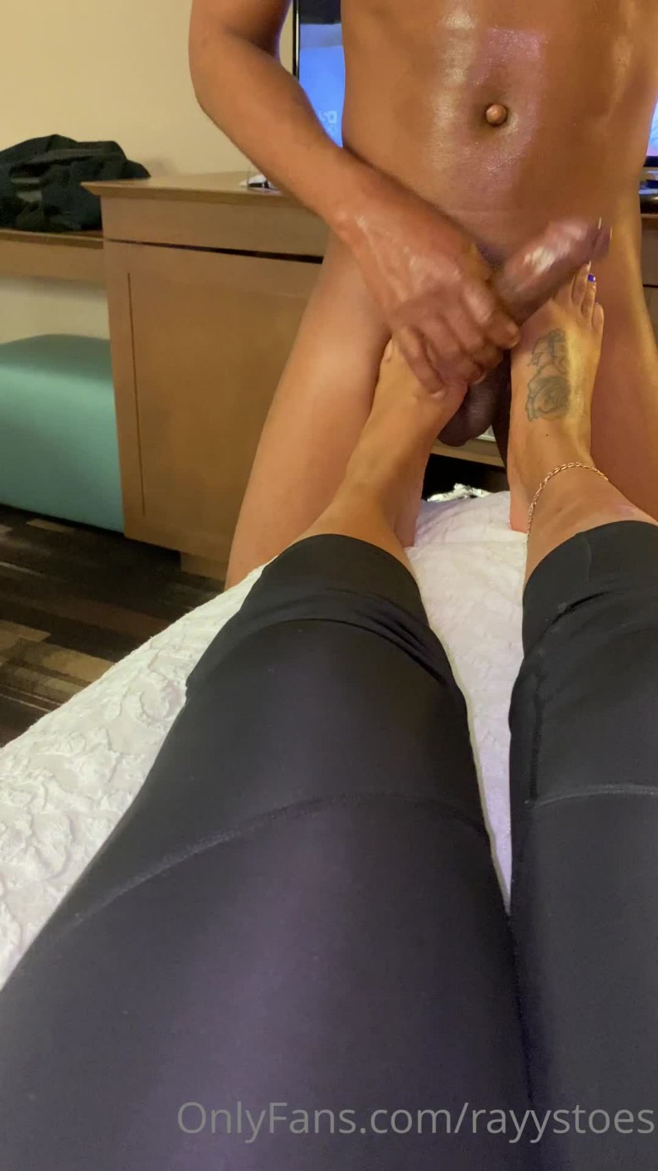 en línea adulto clip 42 uñas fetiche pies porno  Raystoes Dick Masaje  pie