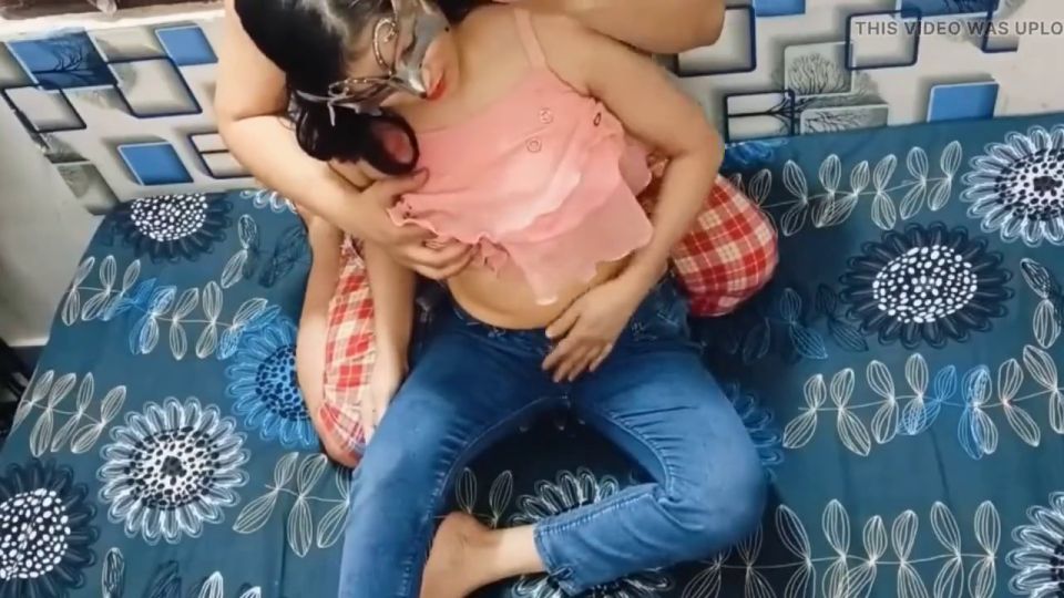 18 años de edad India hermana en la ley ko baño me piche se pakad ke pel diya