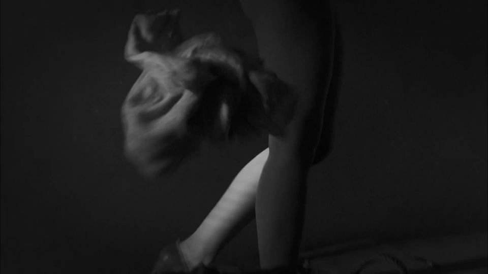 Anna D'Annunzio - La beaute carnívoro (2010) HD 720p - (Porno de Celebridad)