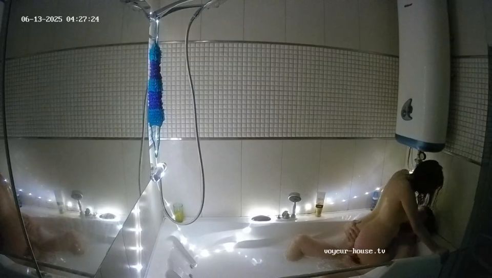 Voyeur HD: Erik Frida Intimate Bath Sex 720P-13Jun25