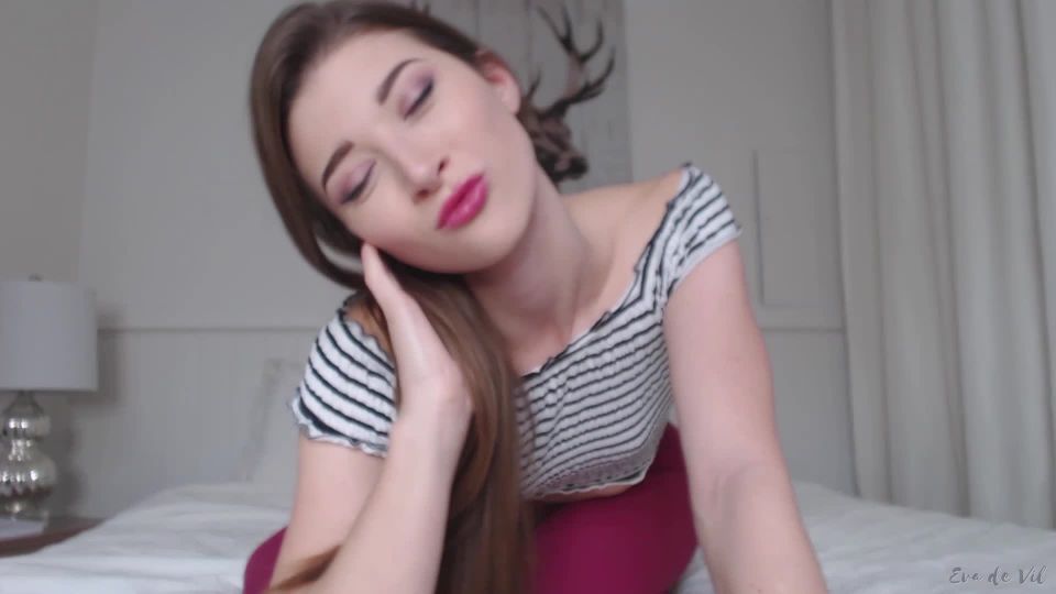 video 49 pelirroja fetiche Eva de Vil - Sólo un beso, semen en pov