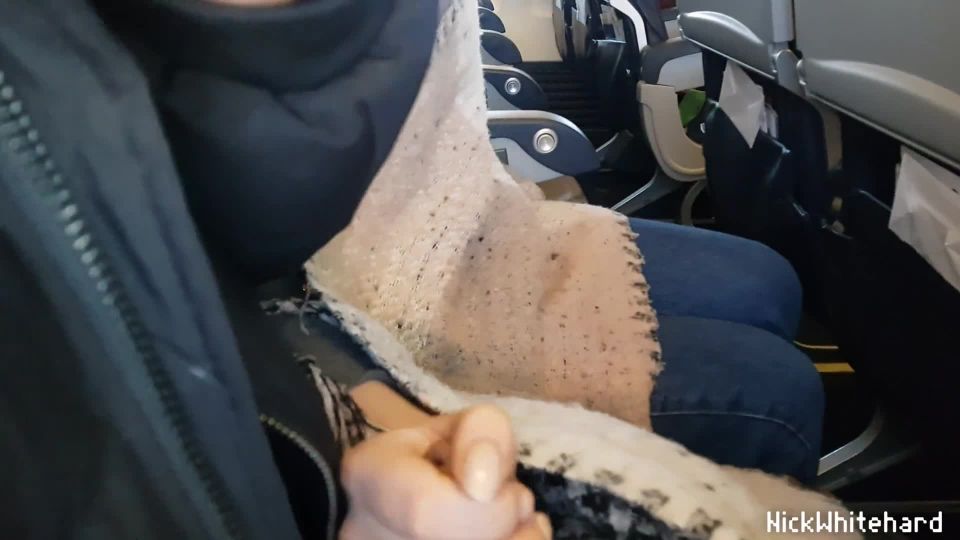 gratis video en línea 17 Avión! Caliente piloto s esposa muestra grandes tetas en público - [ModelosPorn] (FullHD 1080p) en femdom porno madura fumar fetiche