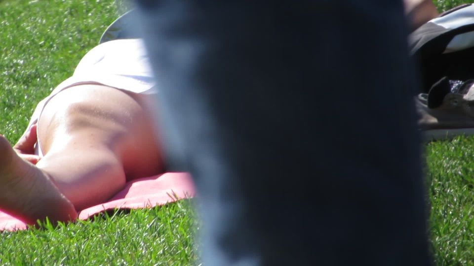 white_dress_girl_032