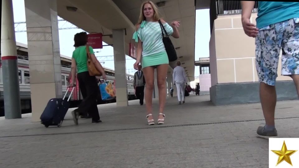 Acción de la falda alta amateur 1042