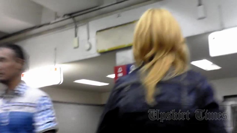 Amateur Upskirt Action 854