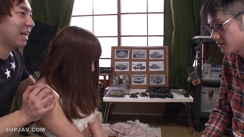 Reducing Mosaic MIAE-093 クラスの陰キャ達が集まる部屋に階級上位グループのイケメンがキモイと嫌がるセフレギャルをお化け屋敷感覚で連れてきた 緒川りお