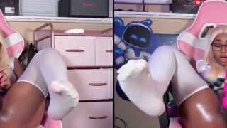 Khloesweets - Khloesweet Role Plays As the School Nerd and Give a Hell of a Show