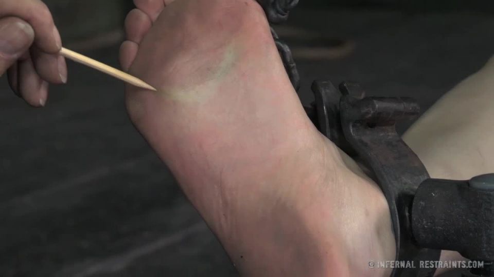 vídeo para adultos 21 cuerpo elenco fetiche fetiche porno  Dixon Mason. Encadenado y domado [HD 1,28 GB]  dixon mason