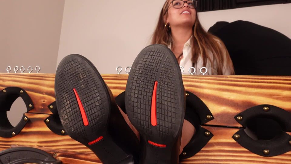 xxx clip 15 pies perfecto fetiche porno duro  TheTickleRoom – Tickling the Realtor Parte 1