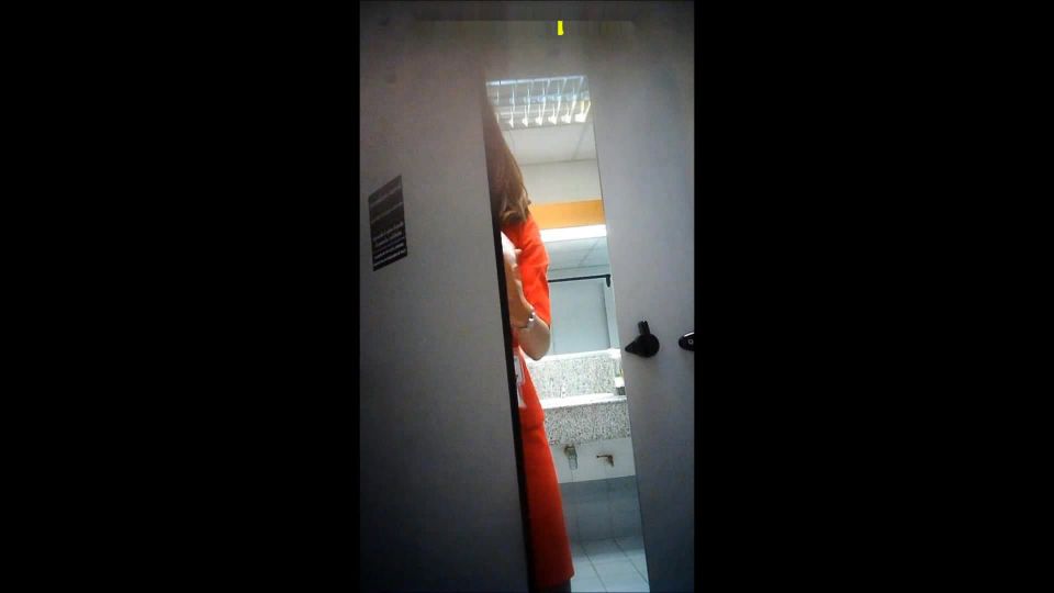 AirAsia airport toilet,  on voyeur 