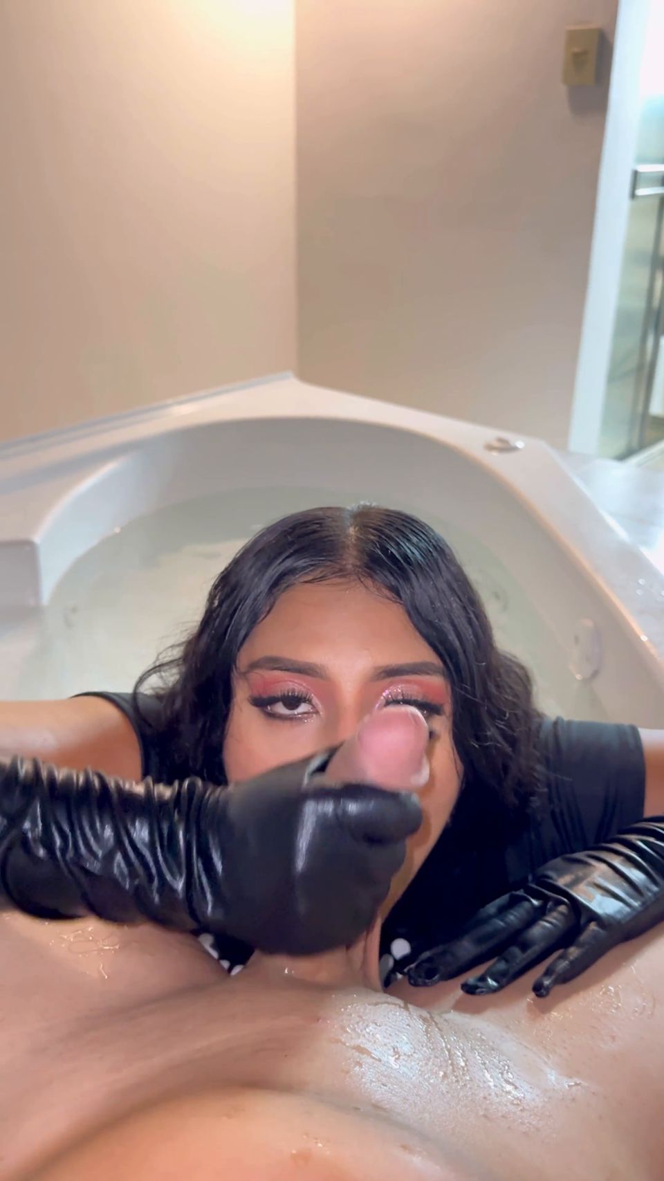 Beauty With Big Ass Fucks Passionately In The Jacuzzi Dow...