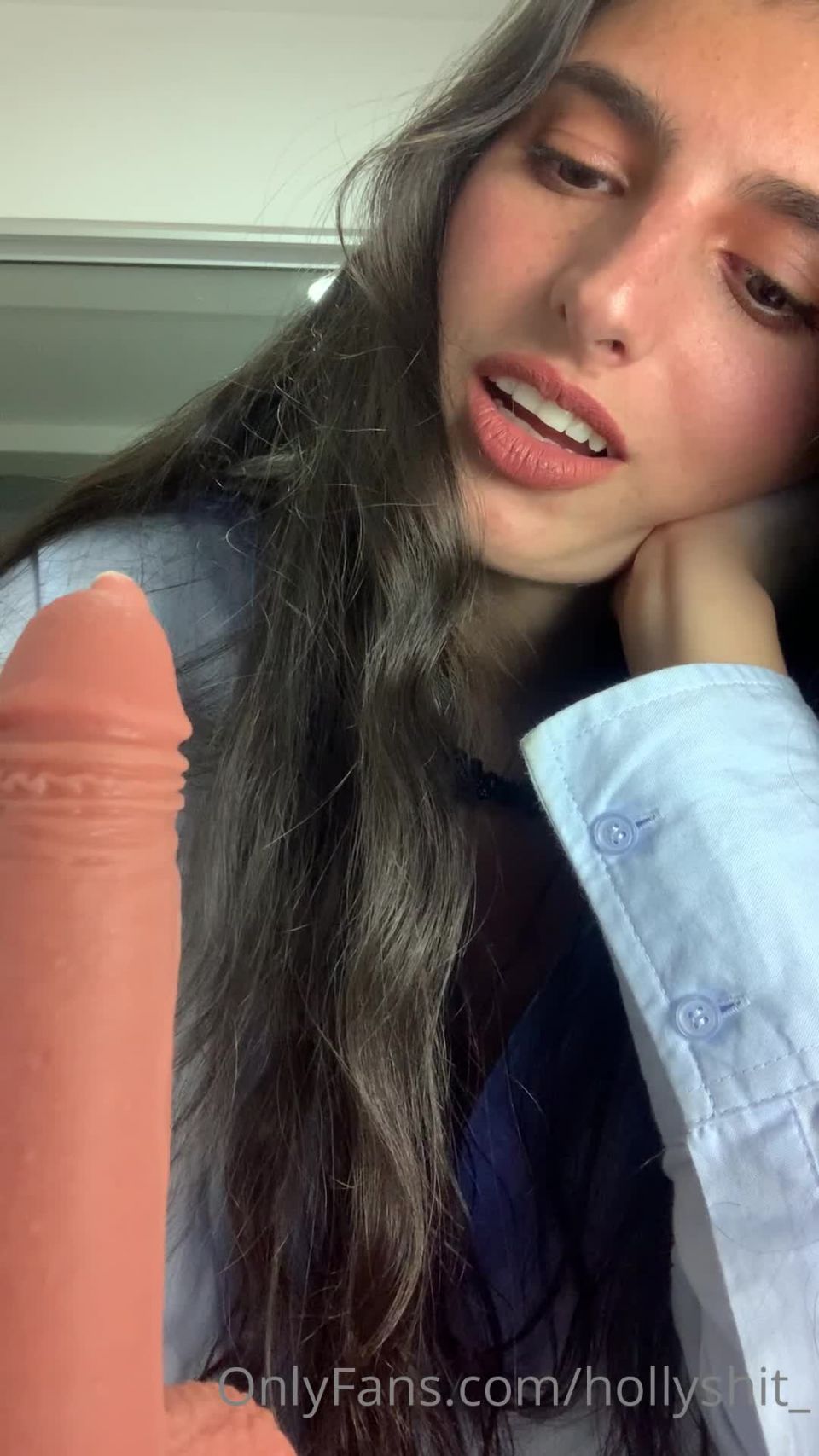 Holly Shit () Hollyshit 17-02-2021