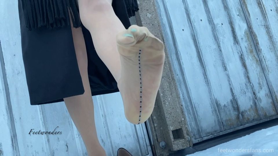 FEET WONDERS - Lingerie And Snow.