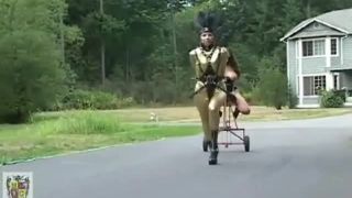 Casa de Gord16 11 24 Joyas Marceau y Lydia McLane - Pony & Saddle (Escena)