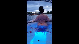 Beautifulsubby - subrina lucia () Subrinalucia - me encanta todo lo que tiene que ver con el agua jacuzzi barco en Seattle su una experiencia obligada 06-06-2021