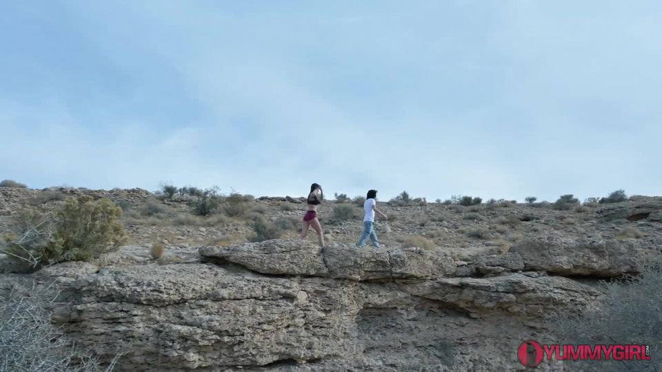 Video Sofie Marie : Truth Or Dare Hiking With Stepmom 720p HD