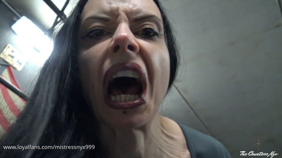 La condesa Nyx - Calcetines sucios y humillación pesada durante el entrenamiento de la diosa - selección a mano pendejo - Novia Femdom