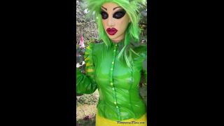 FetiliciousFans SiteRipPt 2The Green Punk Girl Dress Up