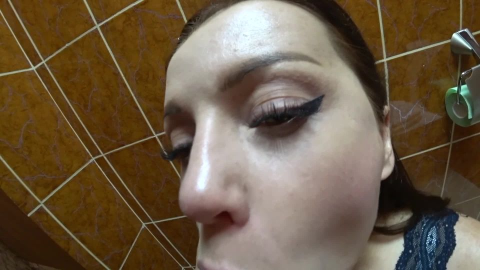 [Amateur] Blowjob with ending in staff restroom