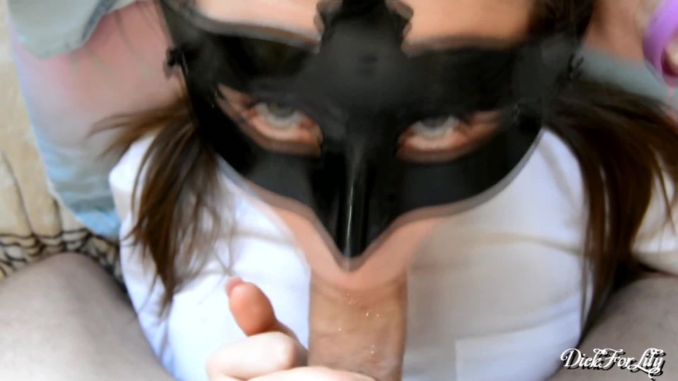 [Amateur] Sensitive girl loves to lick foreskin and swallow cum Crempie-DickForLily