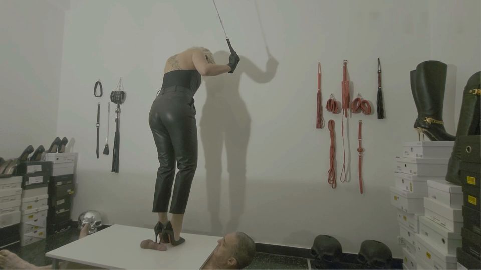 Lady Latisha's Trample Shoejob - in SO KATE 120 by CHRISTIAN LOUBOUTIN.