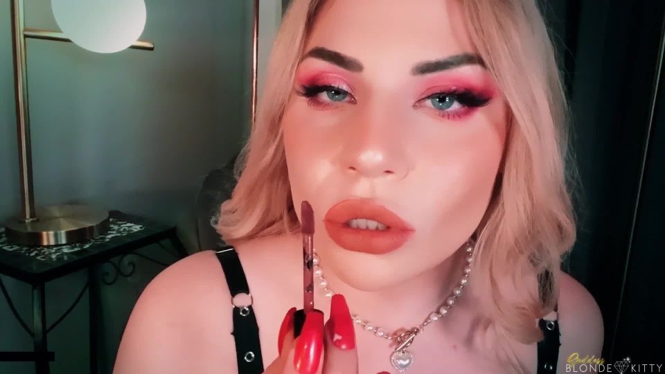adulto video clip 46 fetiche quirúrgico diosa rubia Kitty – lápiz labial probar Haul, lápiz labial oscuro en femdom porno