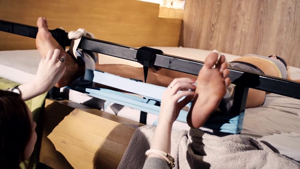 TickleTherapy - Fitness bikini champion blindfolded therapy - foot therapy.