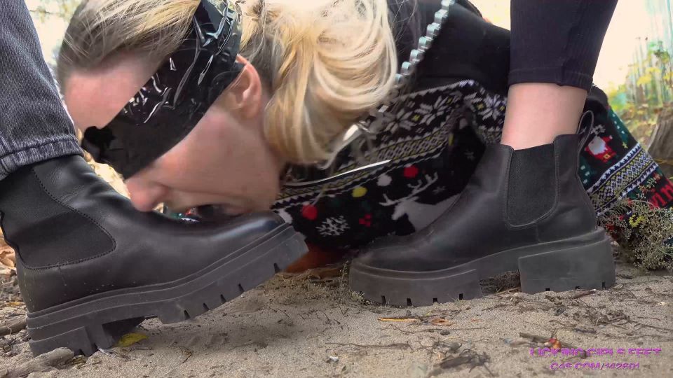 video porno 44 femdom trío femdom porno  Licking Girls Feet – JANE y SARAH – Un gran día de otoño para un paseo con tu mascota!