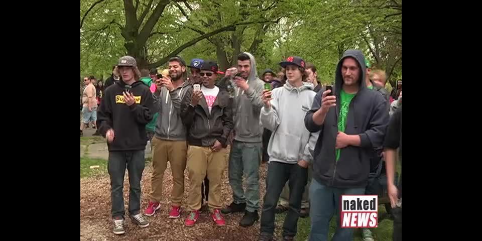 Naked News - June 09 2013