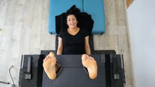 FrenchTickling – The Moroccan Beauty Sarahni Has Ultra Sensitive Feet Tickling!
