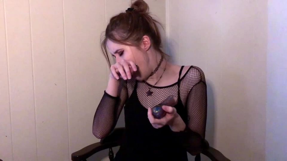 Clementine Carver - Pass me the bowl - Smoking