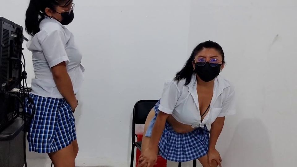 Universidad Porn universitaria quiere ser descubierto para que su profesor puede follar con ellos