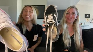 video adulto gratis 22 pies fetiche diversión Emperatriz Amora – Sweaty Sneaker Adoración w_ Sorceress Bebe, pies en los pies porno