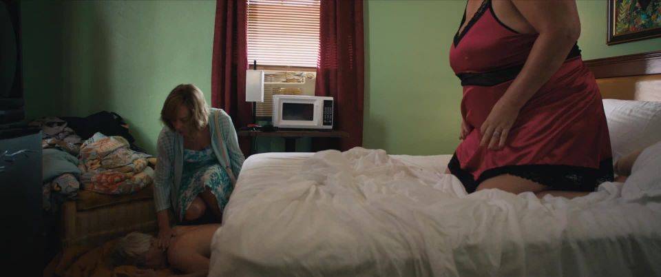 Bridget Everett - Noticias de última hora en el condado de Yuba (2021) HD 1080p - (Celebrity porn)