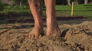 Video online Renee's Soles on a Warm California Day
