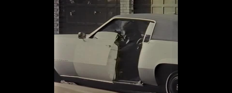 7137 Arrodíllate ante mí