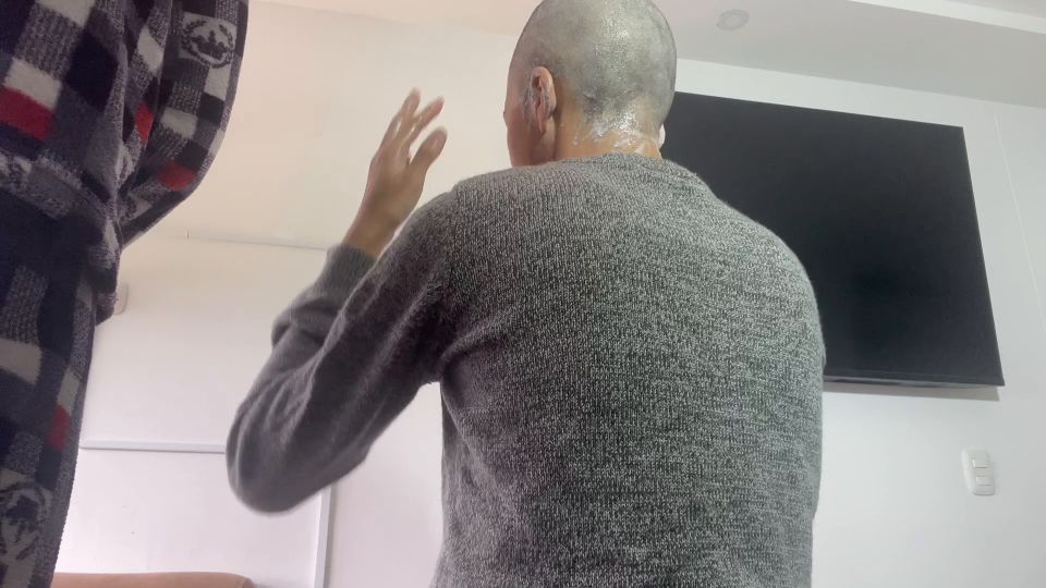 gratis porno clip 36 femdom 69 pov  LATINVIBES - Mis fans quieren mantener su calvo para siempre se afeita de nuevo - FullHD 1080p  fetiche