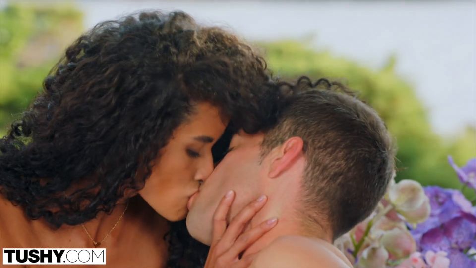 6244 Gorgeous Model Mia With Perfect Ass Gapes Wide Open