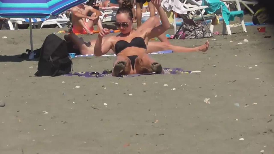 Coño desliz de bikini de excitación