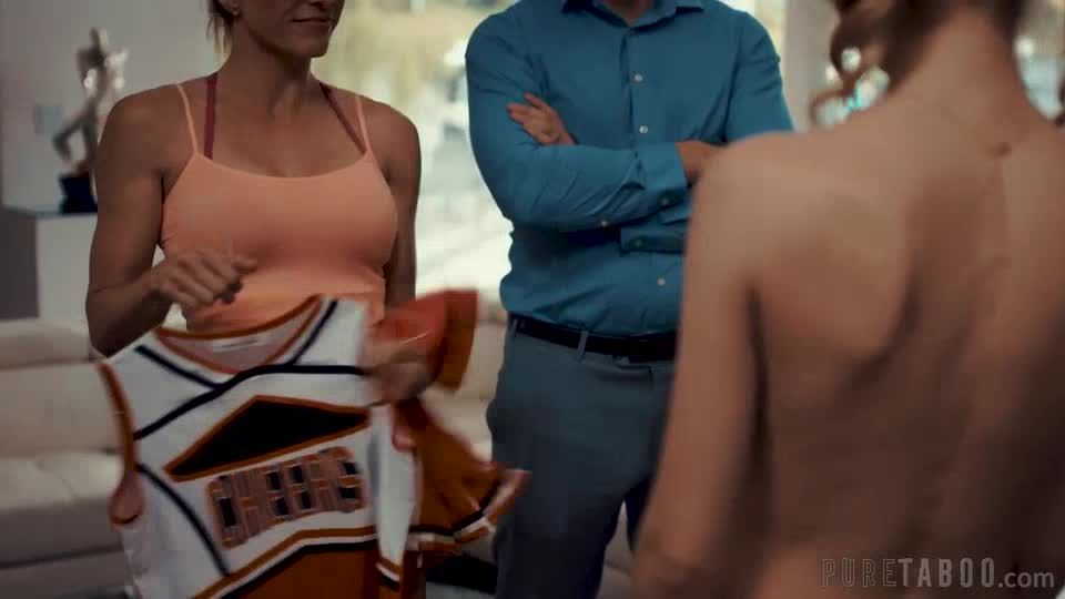 Mackenzie Moss, Cory Chase, me recuerdas a mí, MILF.