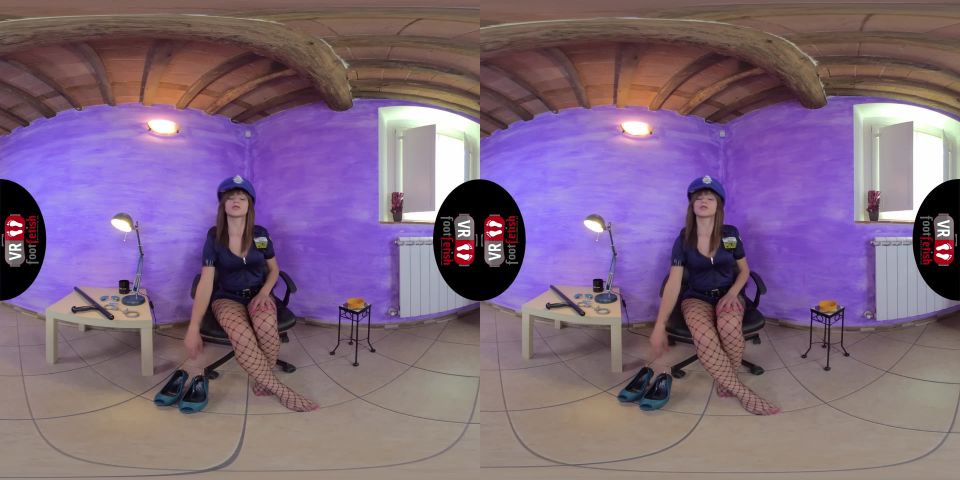 video porno gratis 6 [VRFootFetish] Sexy Cop Katy muestra su red de peces – Pies de Clad (Oculus Go)  realidad virtual  3d porno guante fetiche de cuero